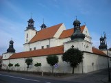 Późnobarokowy zespół klasztorny z kościołem Wniebowzięcia NMP w Kcyni