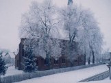 Kościół zimą (widok od stronu ul. Dworcowej)