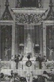Ołtarz boczny z figurą Matki Bożej Różańcowej