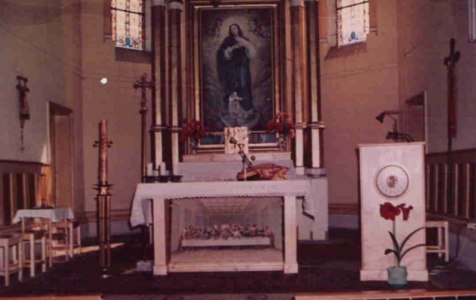 Ołtarz główny z lat 90